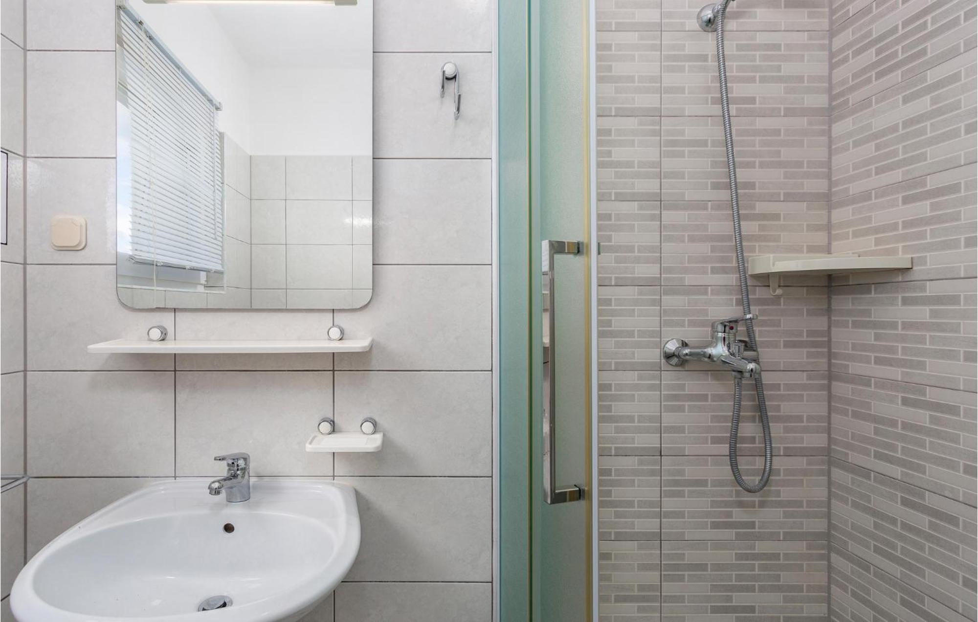 Beautiful Apartment In Pinezici With Wifi Exteriör bild