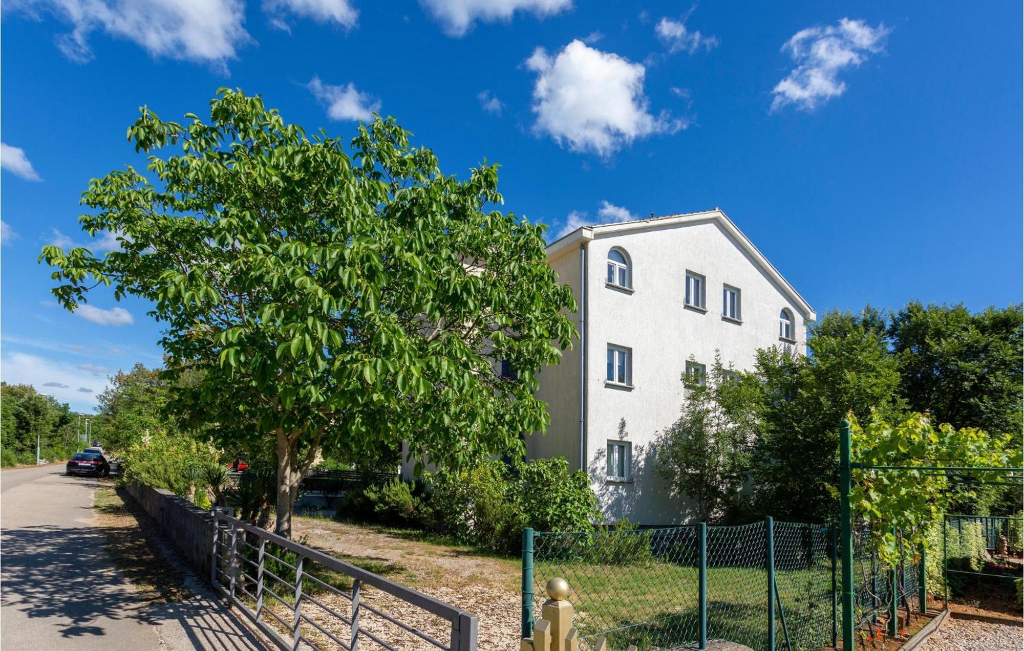 Beautiful Apartment In Pinezici With Wifi Exteriör bild