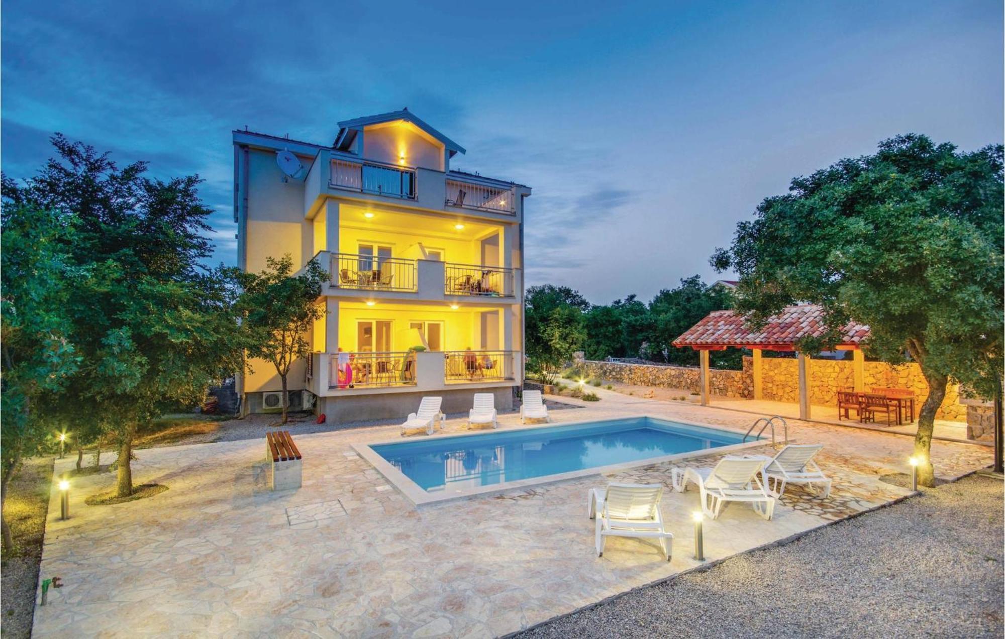 Beautiful Apartment In Pinezici With Wifi Exteriör bild