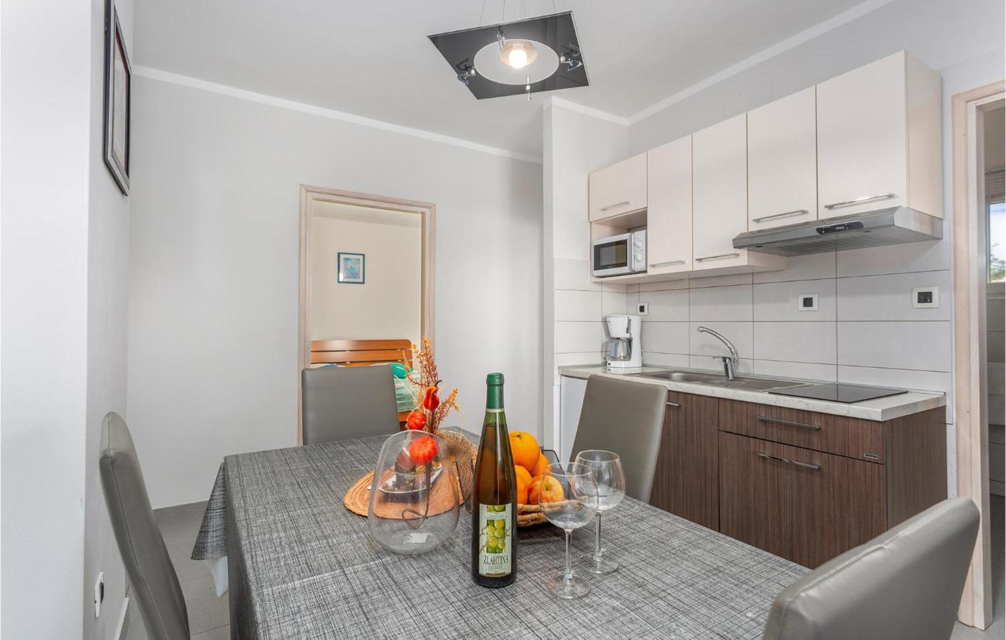 Beautiful Apartment In Pinezici With Wifi Exteriör bild