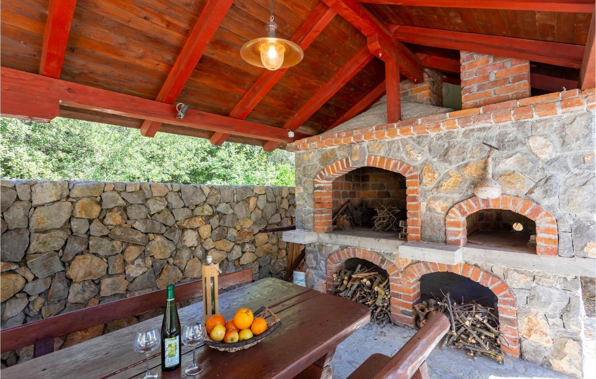 Beautiful Apartment In Pinezici With Wifi Exteriör bild