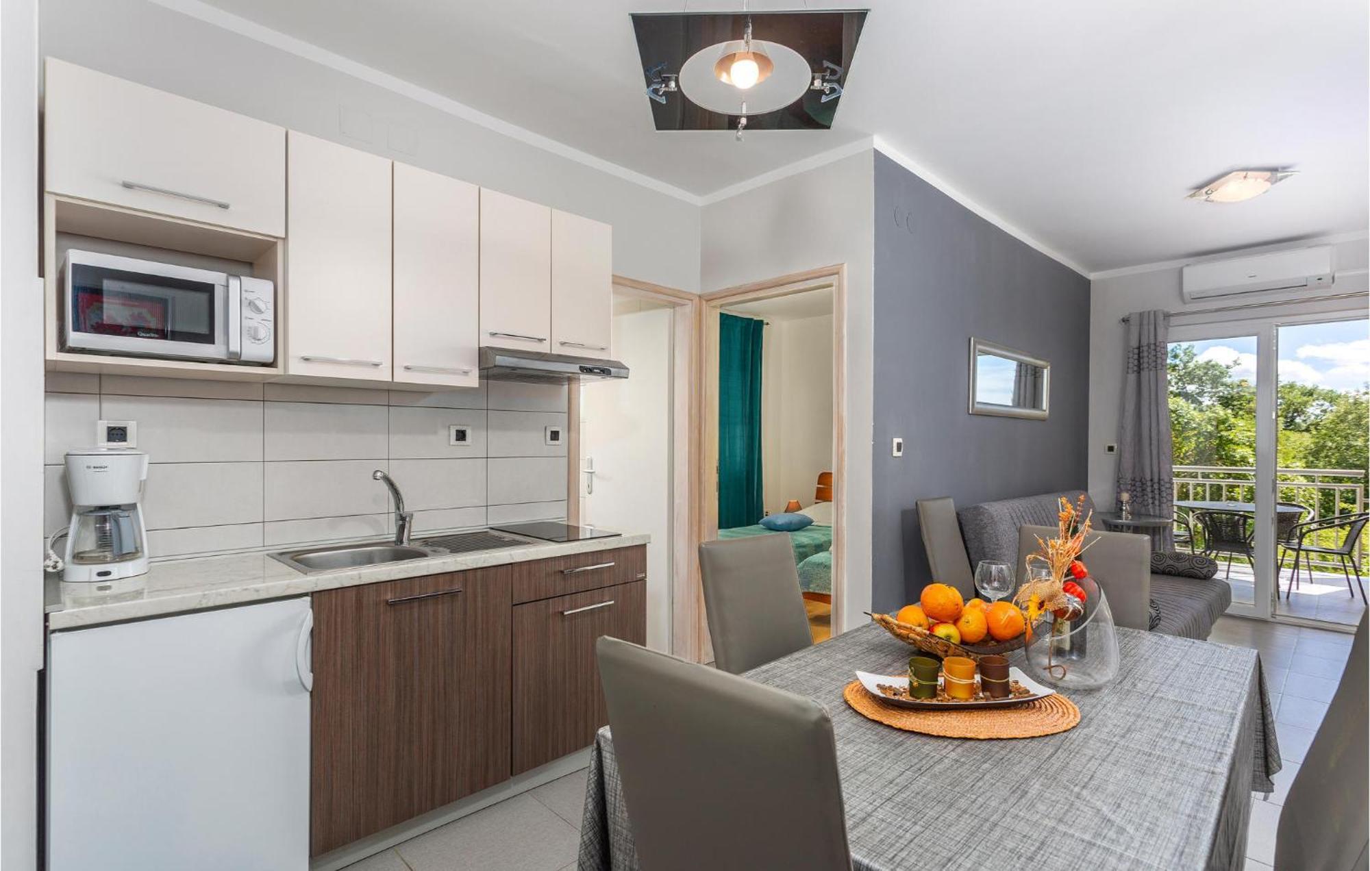 Beautiful Apartment In Pinezici With Wifi Exteriör bild