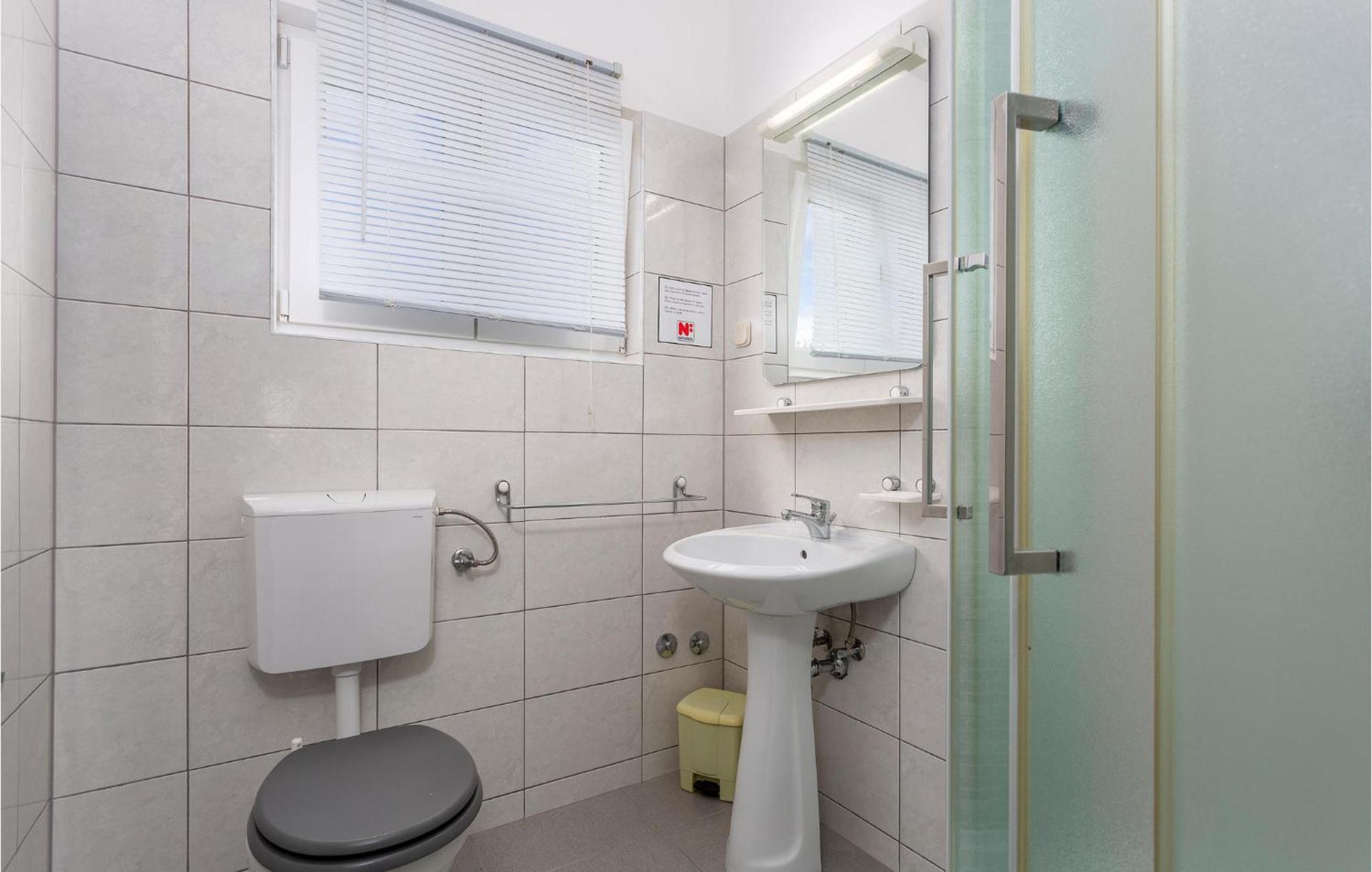 Beautiful Apartment In Pinezici With Wifi Exteriör bild