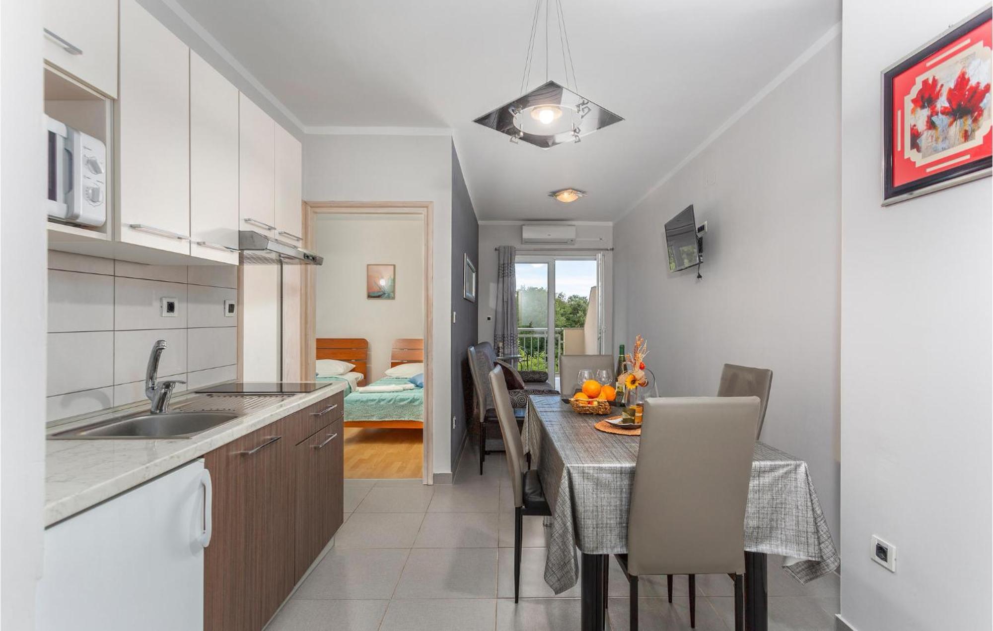 Beautiful Apartment In Pinezici With Wifi Exteriör bild