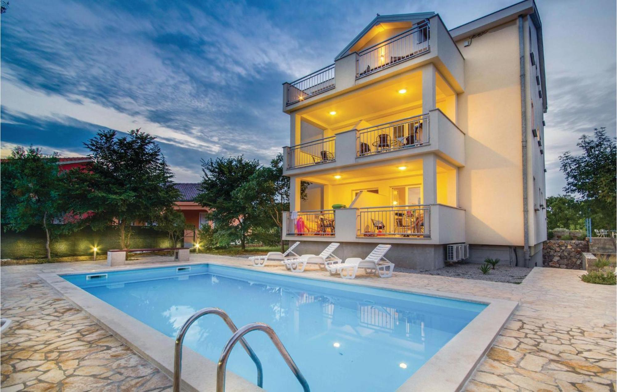 Beautiful Apartment In Pinezici With Wifi Exteriör bild