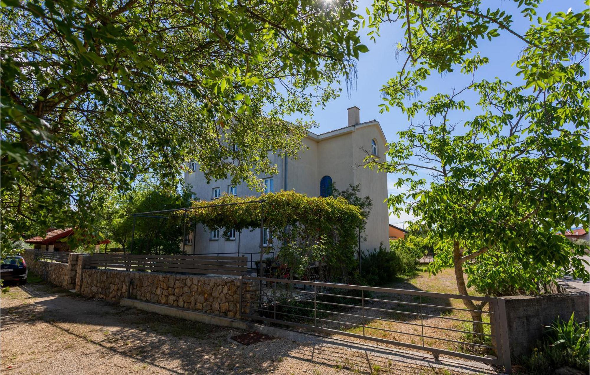 Beautiful Apartment In Pinezici With Wifi Exteriör bild